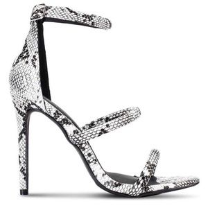 NWT Snakeskin highheel shoes